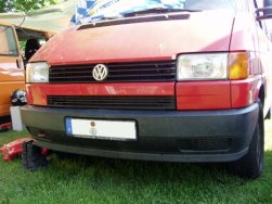 Bis '96 wurde die erste Version der Stoßstange verbaut. Es gab nur den kurzen Vorderwagen und die Stoßstange wirkte »abgestuft«