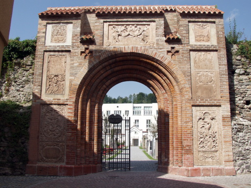 Eingangstor zum Friedhof