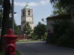 Ein mutmaßlich schiefer Kirchturm