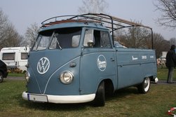 .VW T1 Pritsche mit Vespa