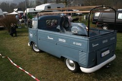 VW T1 Pritsche mit Vespa