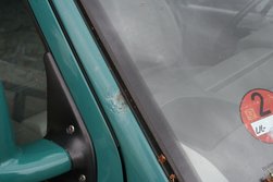Rost an der Windschutzscheibe eines VW T4