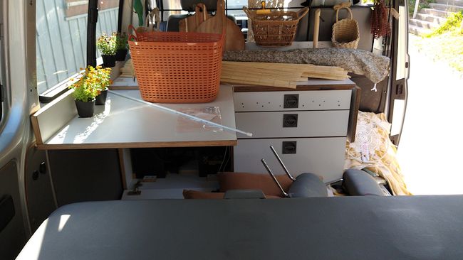 Tisch und Schrank verblieben im Fahrzeug