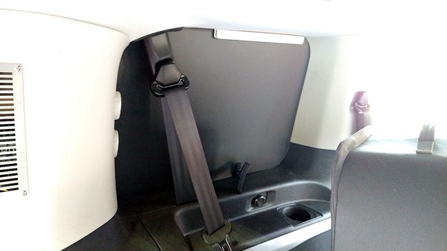 Die Packtasche wird einfach eingeklemmt