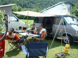 Fest installierte Markise an einem VW T4