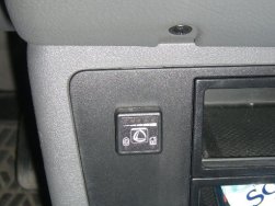 Bedienelement in der Doppel-DIN-Konsole