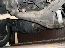 Der Muldentank wurde unter dem Fahrzeug montiert